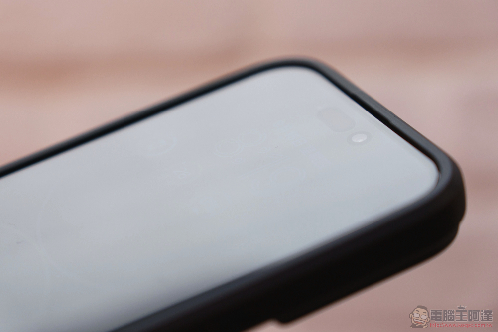 iPhone 14 Pro Max 極速開箱體驗：一起登上動態島，啟動光像引擎！（imos 保護貼也開箱防護起來！） - 電腦王阿達