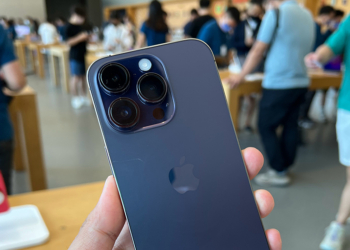 iPhone 14 Pro 傳出後蓋容易留下刮痕災情？許多展示機已有明顯傷痕