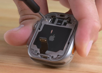Apple Watch Ultra 拆解：內建超大電池，維修性高但很難自行拆修