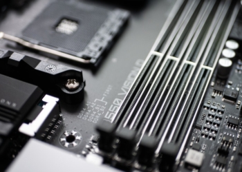 外媒：請不要買記憶體只有 8GB 的電腦、筆電，對現代來說完全不夠用