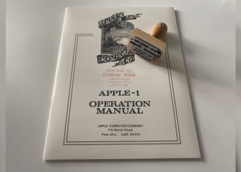 國外拍賣以 135 萬元售出的 Apple-1 手冊，居然被發現是「複製品」