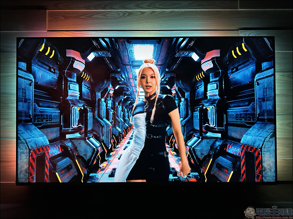 飛利浦 Philips 4K 智慧顯示器開箱｜4K 絕佳畫質、內建 Android TV 11 系統 ，搭配 Ambilight 帶來無可比擬的沉浸體驗 - 電腦王阿達