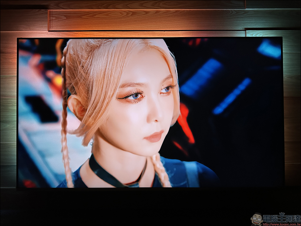 飛利浦 Philips 4K 智慧顯示器開箱｜4K 絕佳畫質、內建 Android TV 11 系統 ，搭配 Ambilight 帶來無可比擬的沉浸體驗 - 電腦王阿達