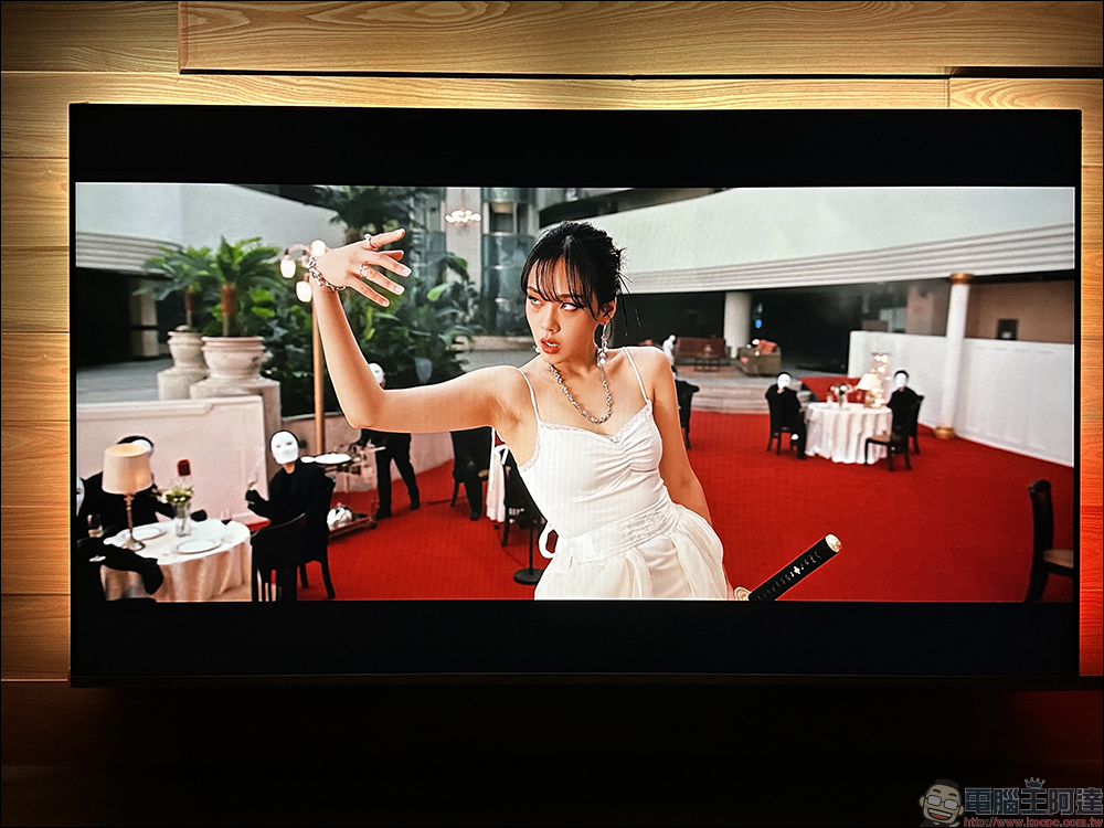 飛利浦 Philips 4K 智慧顯示器開箱｜4K 絕佳畫質、內建 Android TV 11 系統 ，搭配 Ambilight 帶來無可比擬的沉浸體驗 - 電腦王阿達