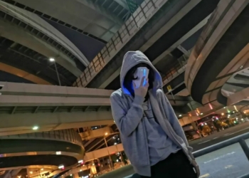 日本網友將沒用的 Wii 改造成「未來科技感十足的面罩」，真的帥