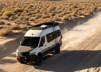 露營車用 Starlink 星鏈衛星網路套件登場，正式支援行駛中使用