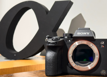 AI 加持微幅調漲，Sony A7R5 全幅無反在台登場動手玩