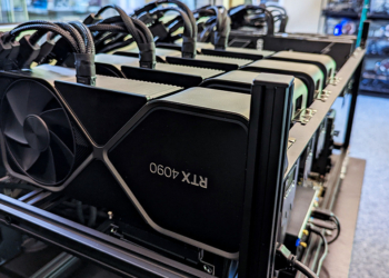 國外實測電腦裡裝 7 張 NVIDIA RTX 4090 顯卡，不僅效能超猛，功耗更將近 3000W