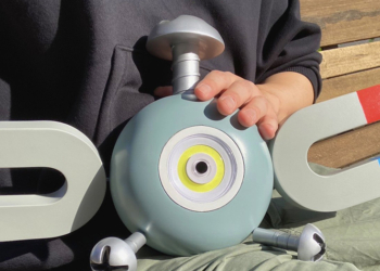 日本黏土達人打造《寶可夢》1 比 1 的「小磁怪」模型，可磁吸、還能發光！