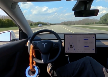 Tesla FSD 已能偵測「欺騙行為」，會懲罰駕駛暫停全自動輔助駕駛系統