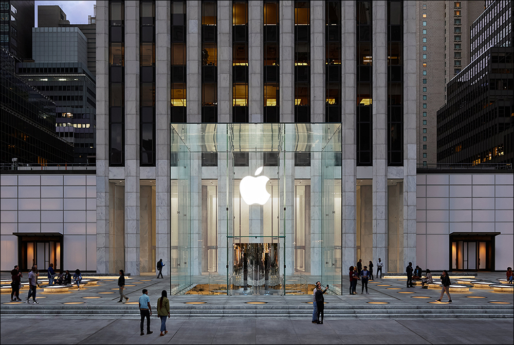 美國男子在半夜至 Apple Store 購買 300 部 iPhone 13 ，隨即遭到打劫 - 電腦王阿達