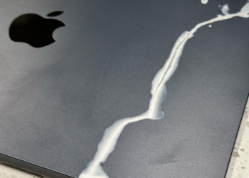 外媒分享 MacBook Air M2 的悲慘遭遇，背蓋因為這原因直接「被轉印」