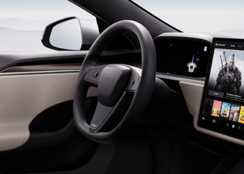 Tesla 在全球開放把 Yoke 改回傳統方向盤的客製選項