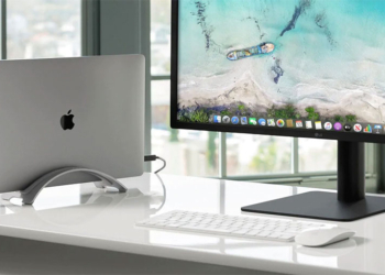 外接螢幕時，我該不該闔上蓋子使用筆電？