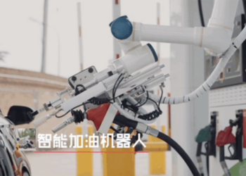 中國推易嘉油「自動加油機器人」，加油居然比電動車更智慧？