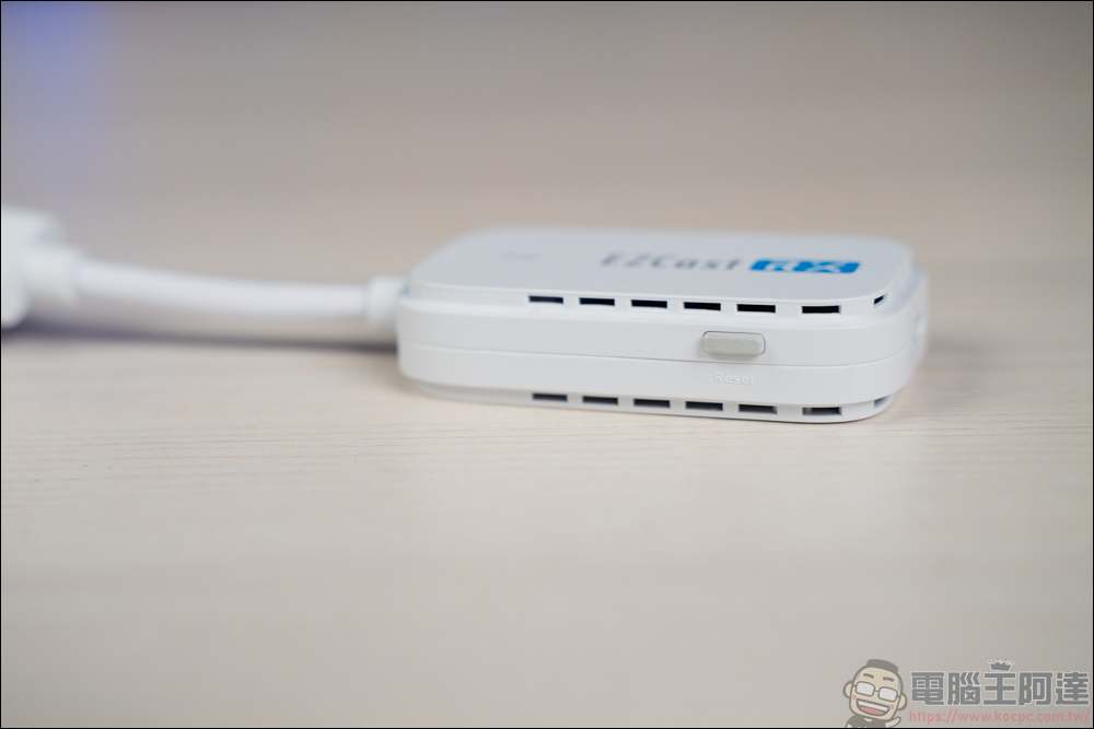 EZCast Pocket 高畫質無線投影傳輸器，不需要 APP 、網路、安裝就能快速無線投影！HDMI 線還留著幹嘛？ - 電腦王阿達