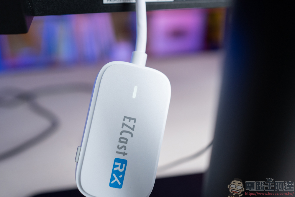 EZCast Pocket 高畫質無線投影傳輸器，不需要 APP 、網路、安裝就能快速無線投影！HDMI 線還留著幹嘛？ - 電腦王阿達