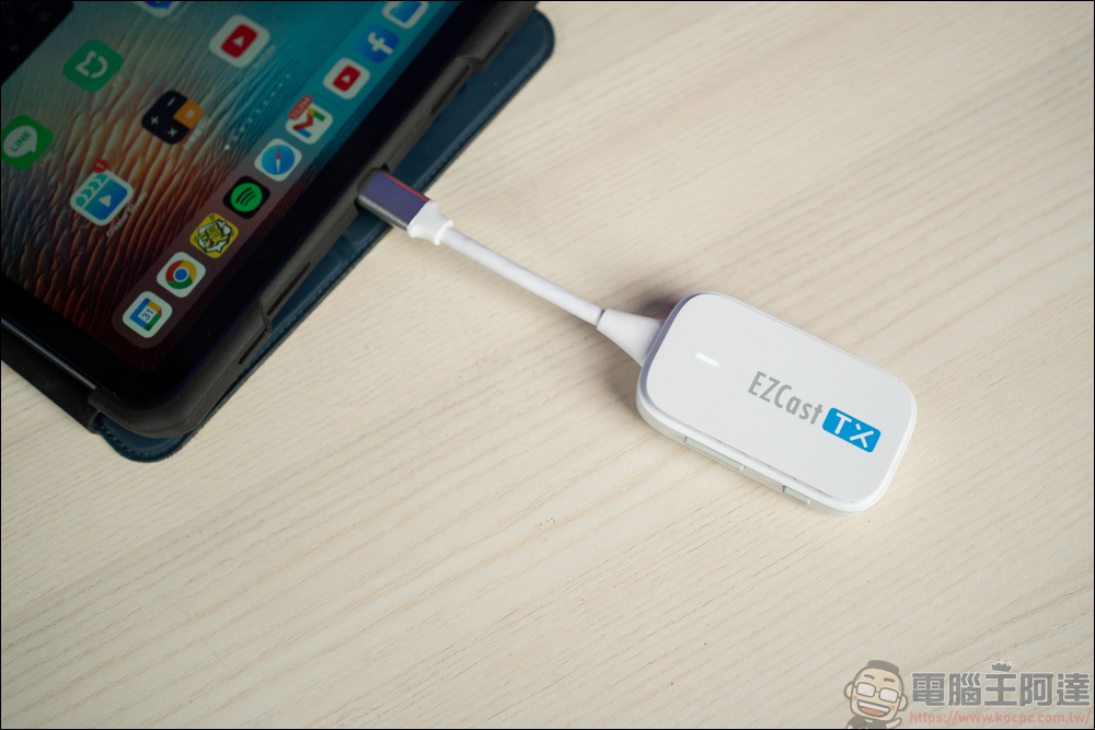 EZCast Pocket 高畫質無線投影傳輸器，不需要 APP 、網路、安裝就能快速無線投影！HDMI 線還留著幹嘛？ - 電腦王阿達