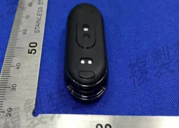 疑似小米手環 8 實機照片曝光，外型可能就長這樣
