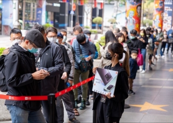 Xiaomi 13 Pro 與 Xiaomi 13 今日在台開賣，單日預購量超越前代，大幅成長近六成！