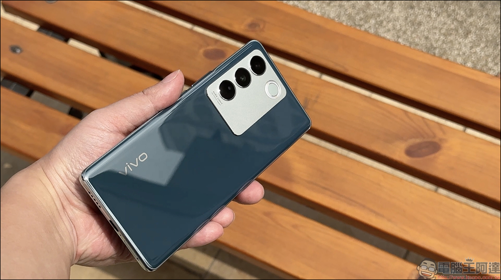 vivo V27 5G自帶光環人像神機開箱｜獨創時尚柔光環、最豐富美妝美顏模式前後 5000 萬畫素，全球首發天璣 7200 處理器 - 電腦王阿達