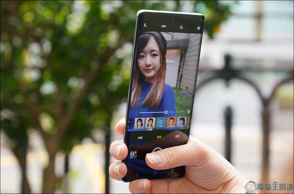 vivo V27 5G自帶光環人像神機開箱｜獨創時尚柔光環、最豐富美妝美顏模式前後 5000 萬畫素，全球首發天璣 7200 處理器 - 電腦王阿達