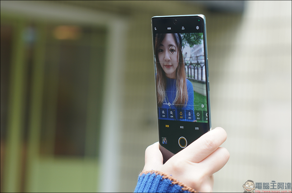 vivo V27 5G自帶光環人像神機開箱｜獨創時尚柔光環、最豐富美妝美顏模式前後 5000 萬畫素，全球首發天璣 7200 處理器 - 電腦王阿達