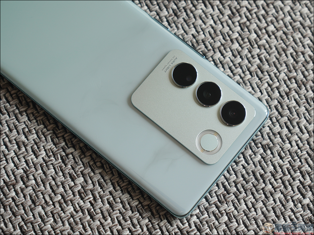 vivo V27 5G自帶光環人像神機開箱｜獨創時尚柔光環、最豐富美妝美顏模式前後 5000 萬畫素，全球首發天璣 7200 處理器 - 電腦王阿達