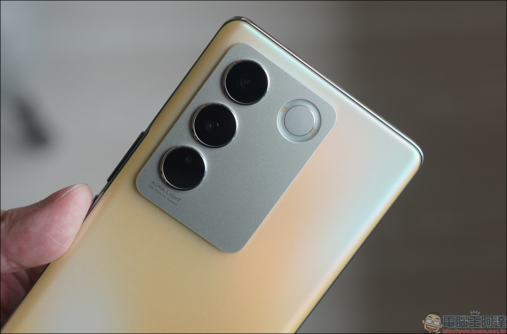 vivo V27 5G自帶光環人像神機開箱｜獨創時尚柔光環、最豐富美妝美顏模式前後 5000 萬畫素，全球首發天璣 7200 處理器 - 電腦王阿達