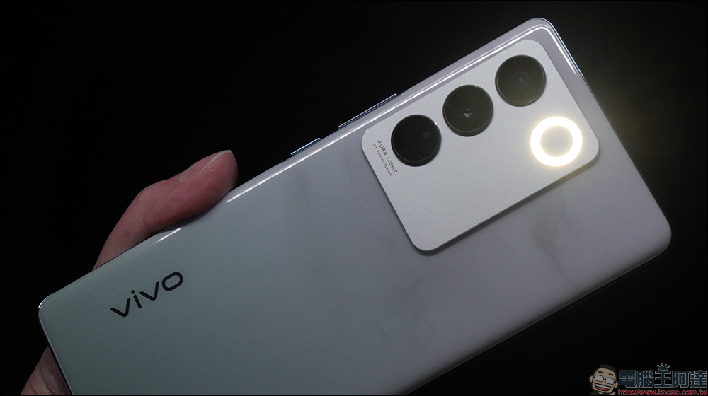 vivo V27 5G自帶光環人像神機開箱｜獨創時尚柔光環、最豐富美妝美顏模式前後 5000 萬畫素，全球首發天璣 7200 處理器 - 電腦王阿達
