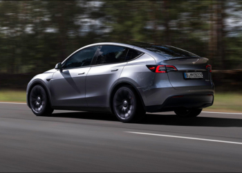 特斯拉 Model Y 在台新增「閃電銀」車色與「白內裝」選配，原現貨車推出限時直降 6 萬優惠！