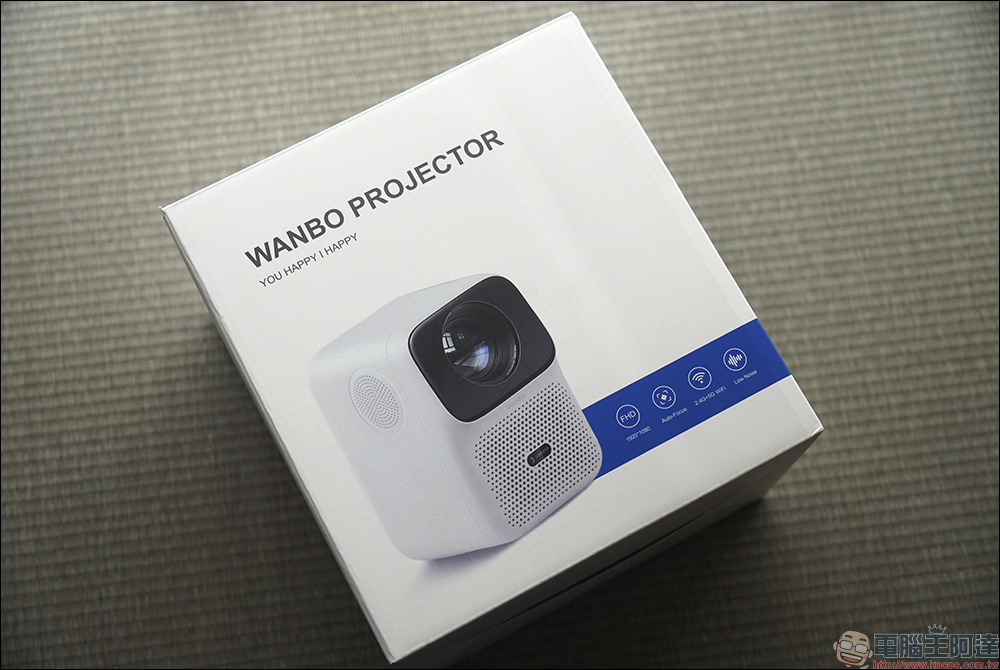 萬播 Wanbo 智慧投影機 T4 開箱｜AI 自動對焦、AI 自動校正， 1080p 解析度與 4K HDR10+ 解碼、450ANSI 流明高亮度 - 電腦王阿達