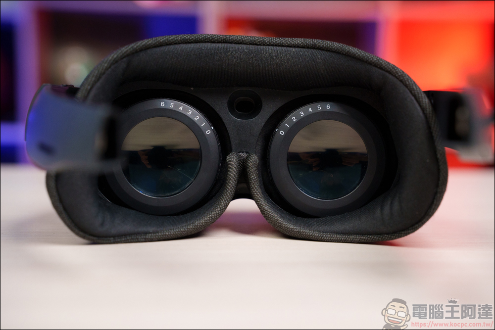 最輕便一體機 HTC VIVE XR Elite 開箱體驗，一機滿足 PC VR + VR 一體機 + MR 所有需求 - 電腦王阿達