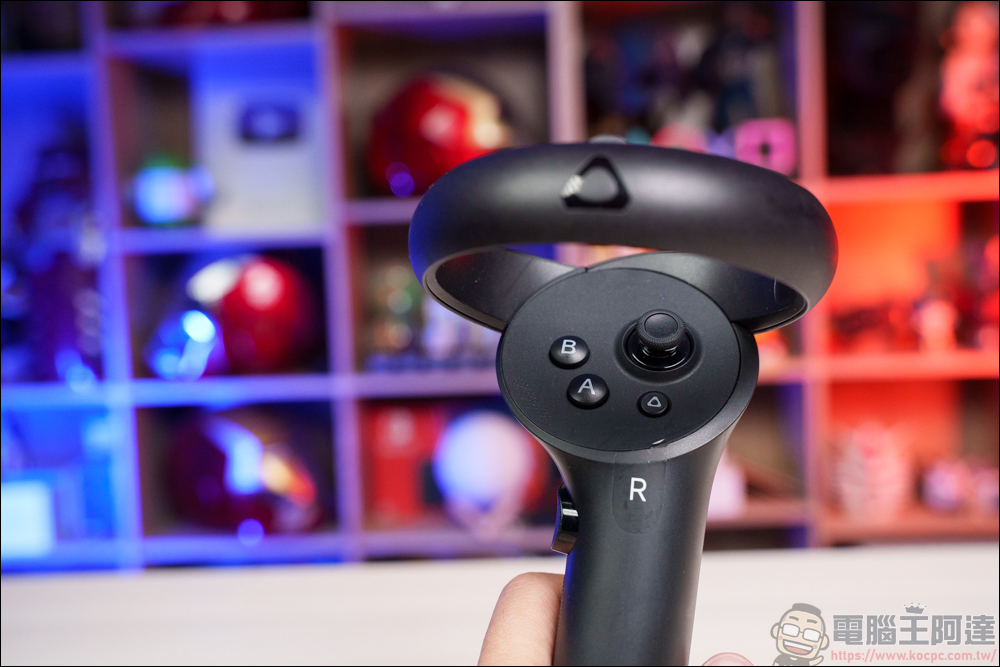 最輕便一體機 HTC VIVE XR Elite 開箱體驗，一機滿足 PC VR + VR 一體機 + MR 所有需求 - 電腦王阿達