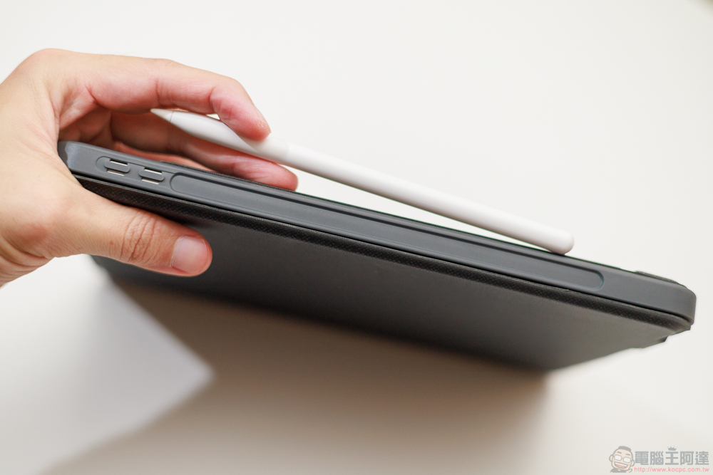 小資族 iPad 體驗全滿足！eiP Magnetix 磁吸可拆式藍牙觸控鍵盤、媲美 Apple Pencil 的磁吸充電觸控筆、專業筆觸磁吸類紙膜 eiP 超大杯全配件開箱 - 電腦王阿達