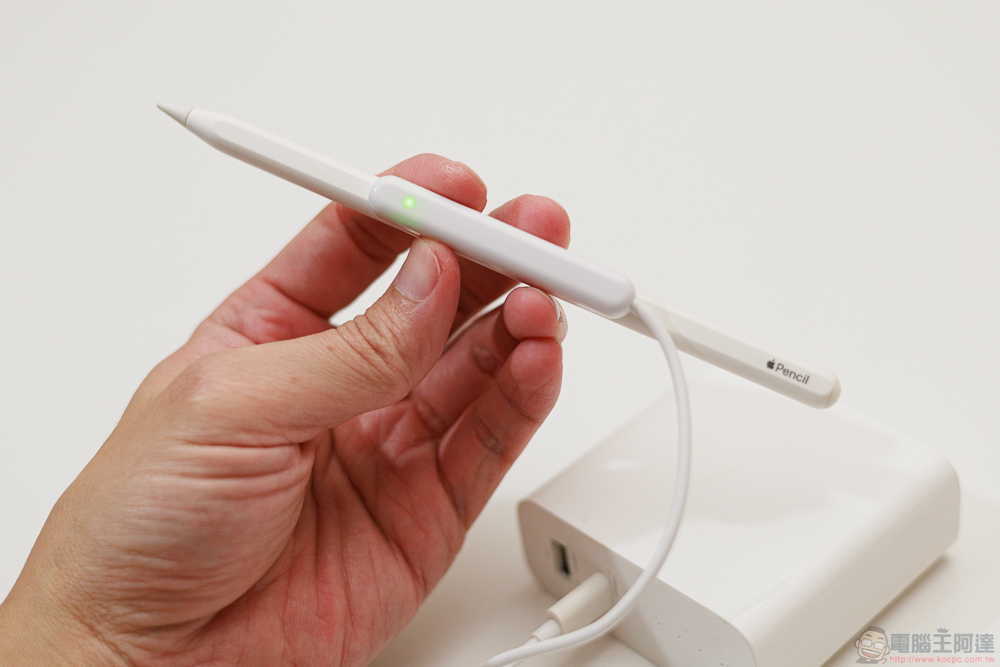 小資族 iPad 體驗全滿足！eiP Magnetix 磁吸可拆式藍牙觸控鍵盤、媲美 Apple Pencil 的磁吸充電觸控筆、專業筆觸磁吸類紙膜 eiP 超大杯全配件開箱 - 電腦王阿達