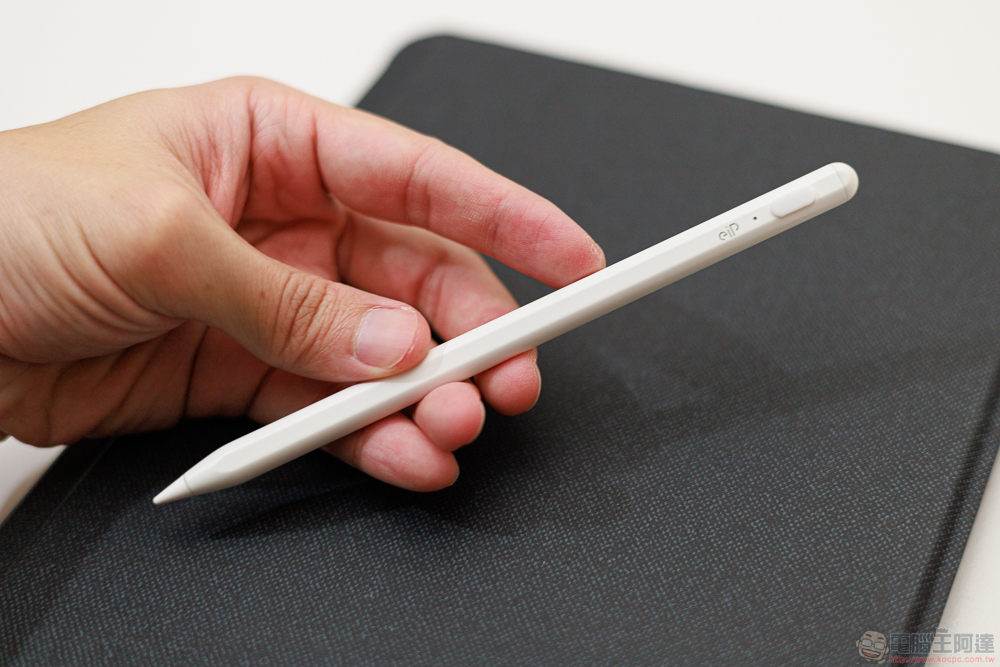 小資族 iPad 體驗全滿足！eiP Magnetix 磁吸可拆式藍牙觸控鍵盤、媲美 Apple Pencil 的磁吸充電觸控筆、專業筆觸磁吸類紙膜 eiP 超大杯全配件開箱 - 電腦王阿達