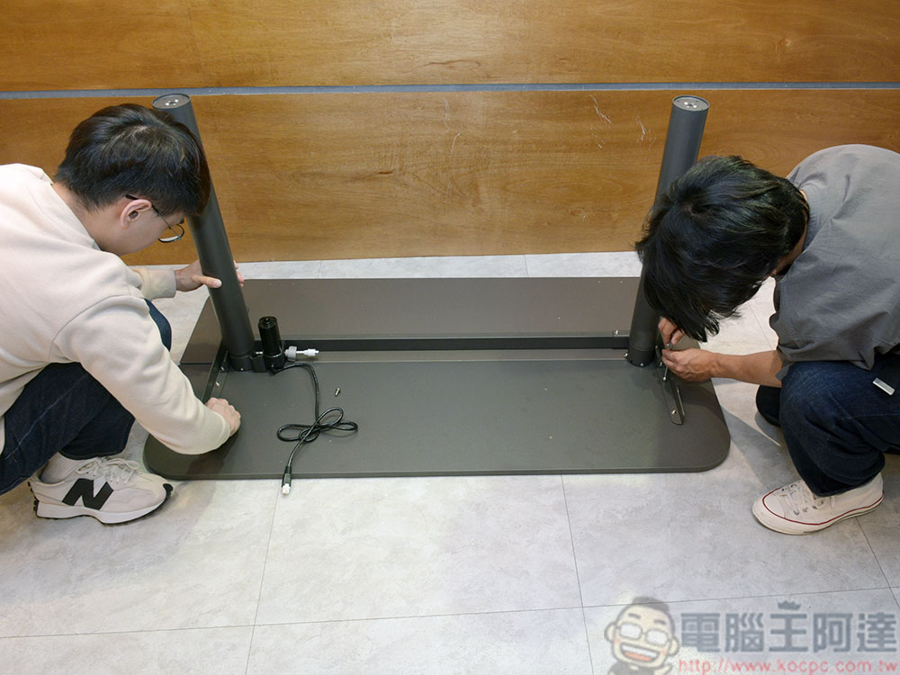 mindcase Allround Desk 鷗圓電動升降桌開箱：免萬元、易組裝，小資最愛 - 電腦王阿達