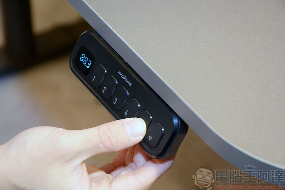 mindcase Allround Desk 鷗圓電動升降桌開箱：免萬元、易組裝，小資最愛 - 電腦王阿達