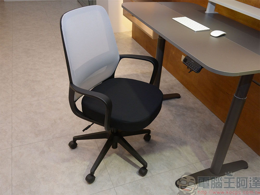 mindcase Allround Desk 鷗圓電動升降桌開箱：免萬元、易組裝，小資最愛 - 電腦王阿達
