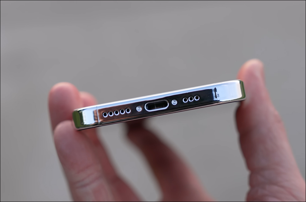 iPhone 15 全系列機模動手玩影片來了！全新圓角邊框設計、iPhone 15 Pro 系列採用鈦金屬材質中框 - 電腦王阿達