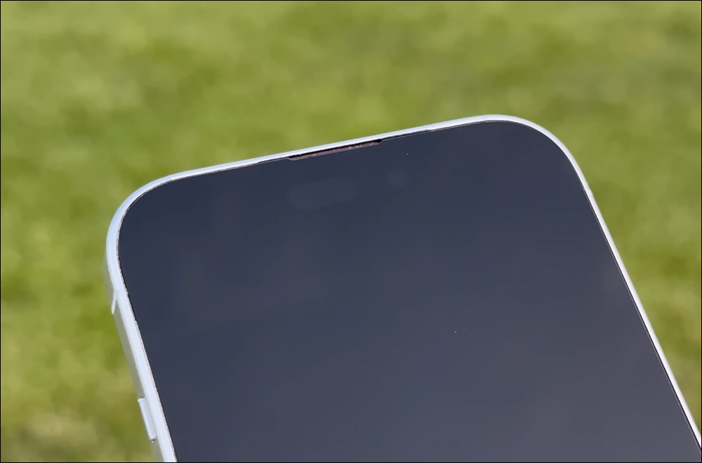 iPhone 15 全系列機模動手玩影片來了！全新圓角邊框設計、iPhone 15 Pro 系列採用鈦金屬材質中框 - 電腦王阿達