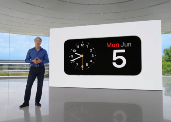 iOS 17 讓 iPhone 待機時化身智慧螢幕！AirDrop、電話等功能都進化還加入語音信箱即時語音轉文字