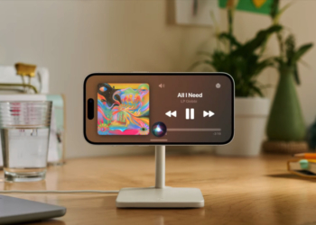 iOS 17 讓 iPhone 待機時化身智慧螢幕！AirDrop、電話等功能都進化還加入語音信箱即時語音轉文字