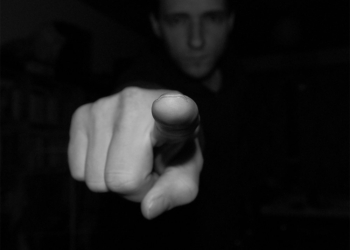 能不能從手機拍攝的照片中提取被攝者的指紋？