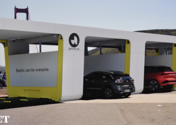 只要 5 分鐘！四輪電動車的換電系統已經進化到跟加油差不多速度了