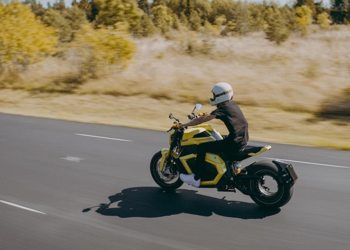 首間機車品牌加入 NACS 充電聯盟，Volkswagen 也啟動與特斯拉的合作接觸