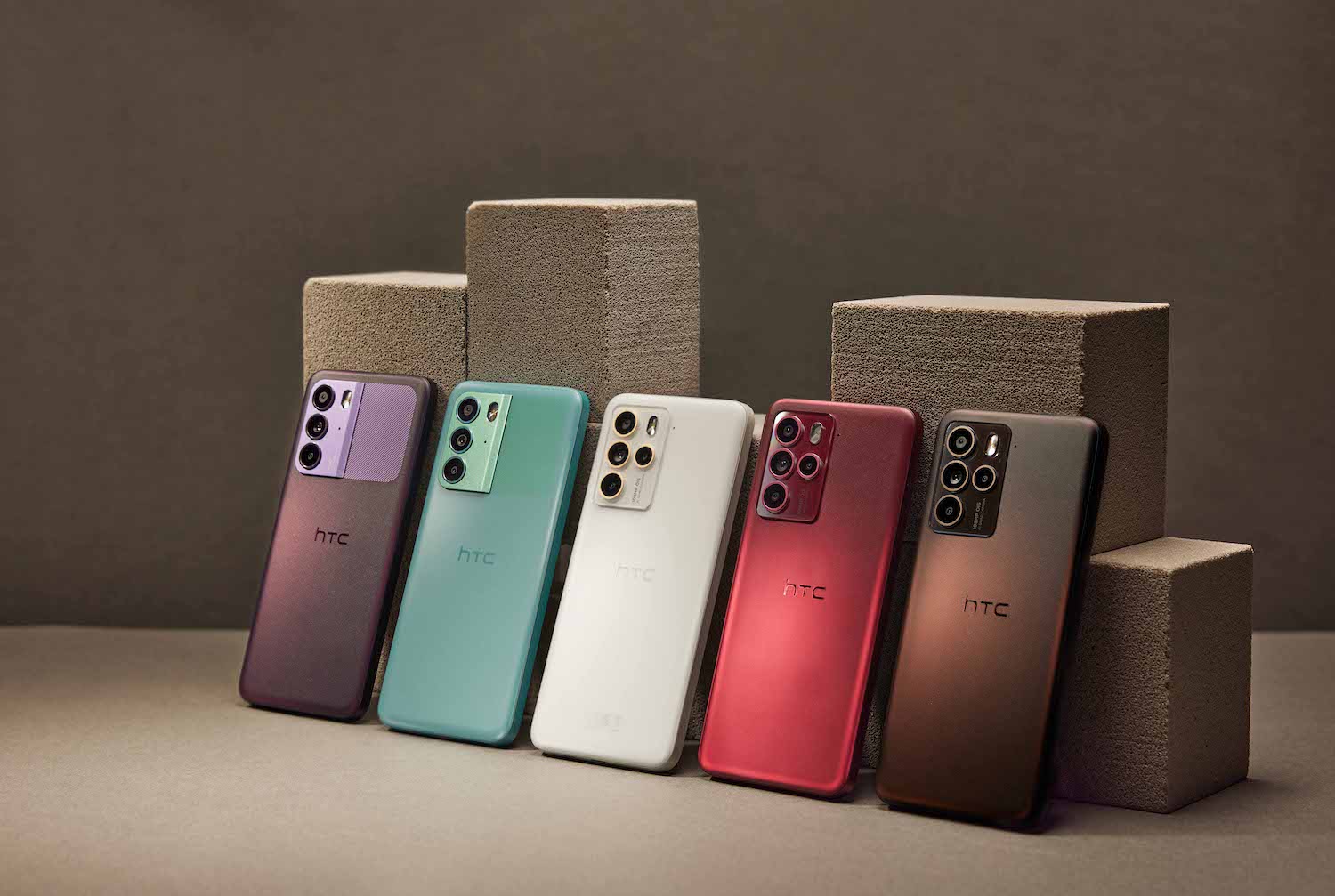 HTC U23 pro 開箱評測：一億像素相機、IP67防水防塵、支援記憶卡擴充的平價旗艦 - 電腦王阿達