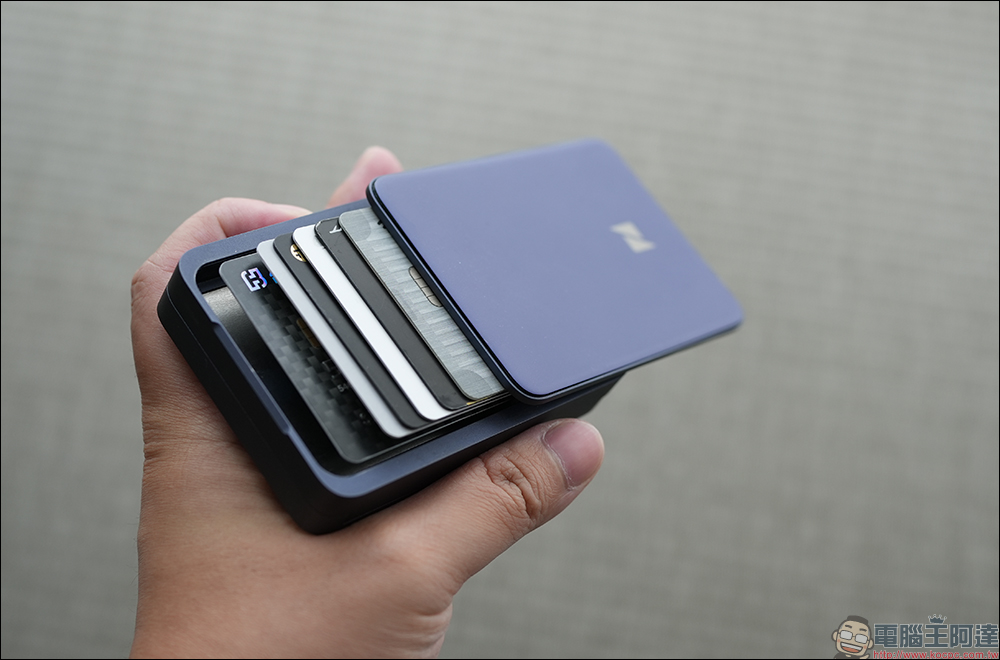 Zenlet 3 系列 行動錢包開箱、動手玩｜一指自動展卡、雙面感應，卡片、鈔票、零錢都能裝 - 電腦王阿達