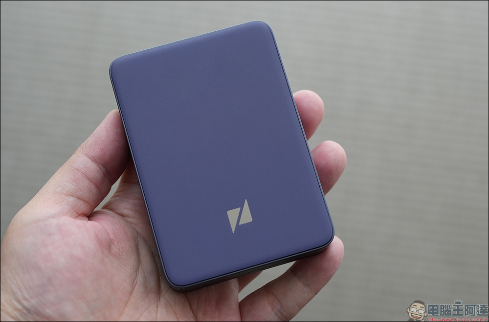 Zenlet 3 系列 行動錢包開箱、動手玩｜一指自動展卡、雙面感應，卡片、鈔票、零錢都能裝 - 電腦王阿達